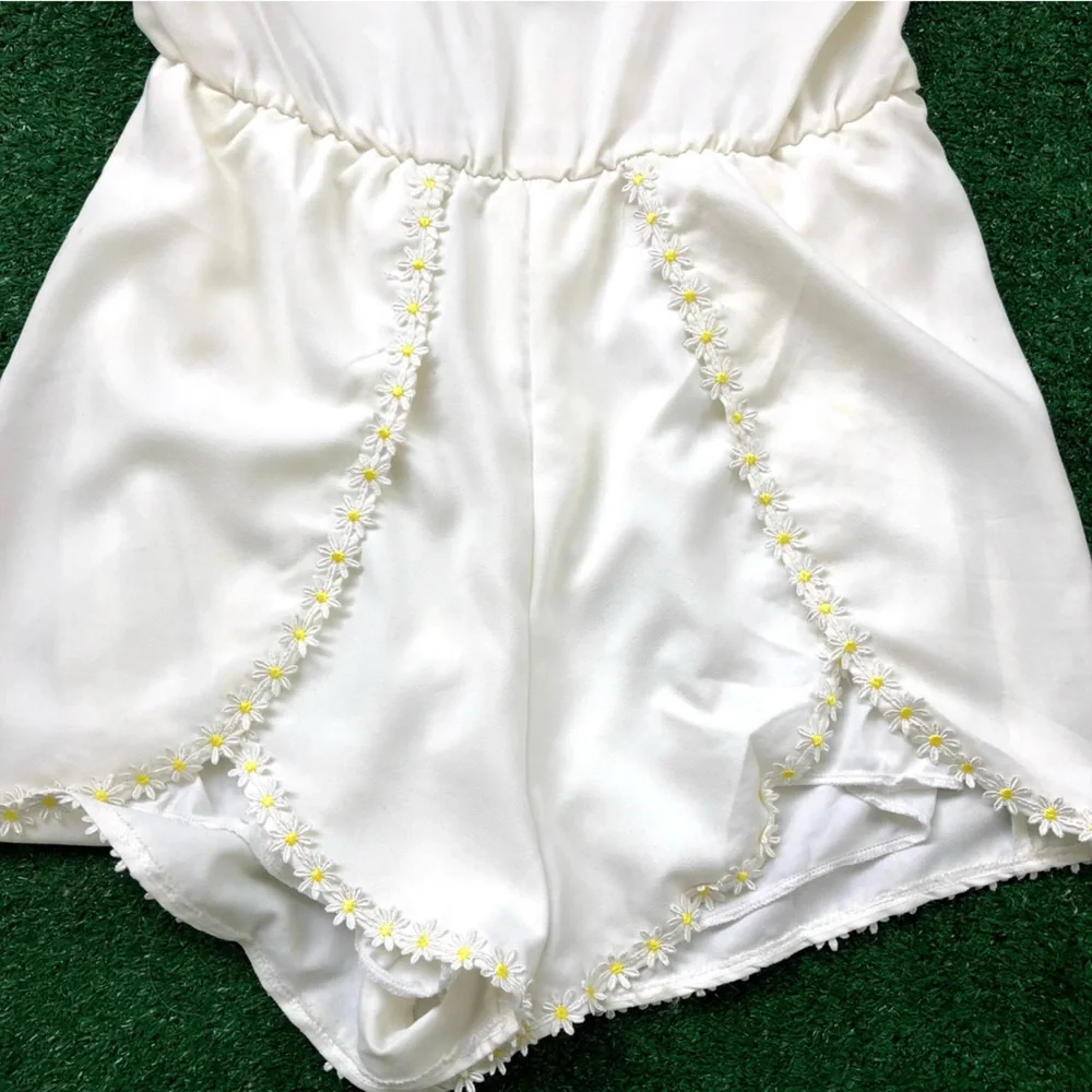 OXFORD Circus White Romper with floral straps Size M - Picture 6 of 6